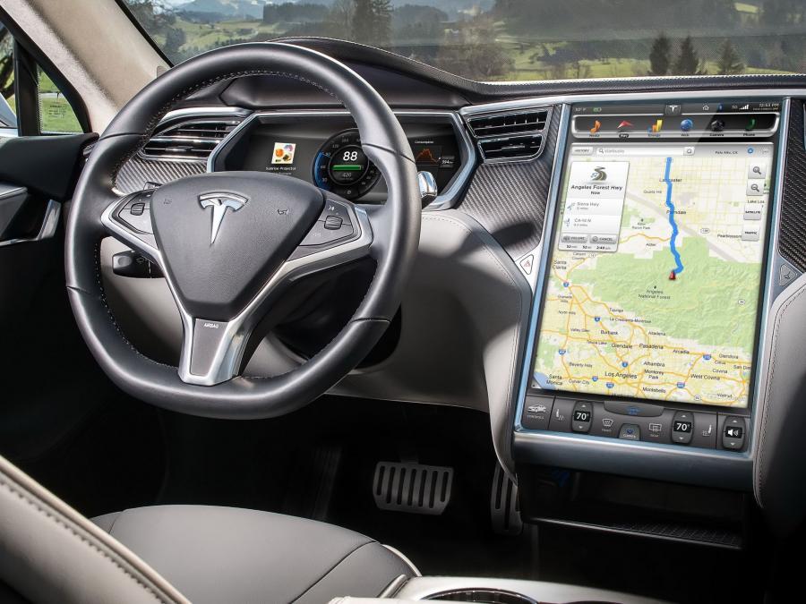 Панель приборов Tesla Model S 2012 года  (фото 65 из 88)